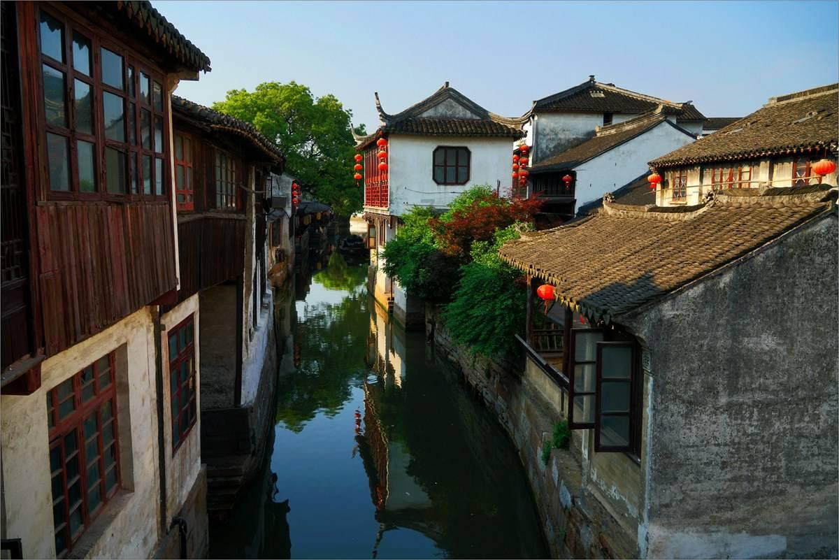 李白写的《庐山》无人能及,苏轼挑战一首,同是名作,谁意境更高